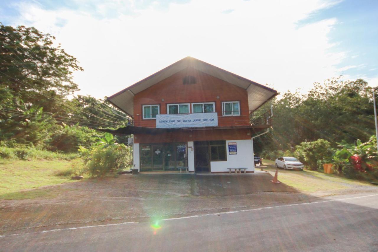 Hotel Oyo 75373 Chamil House à Nai Harn Extérieur photo